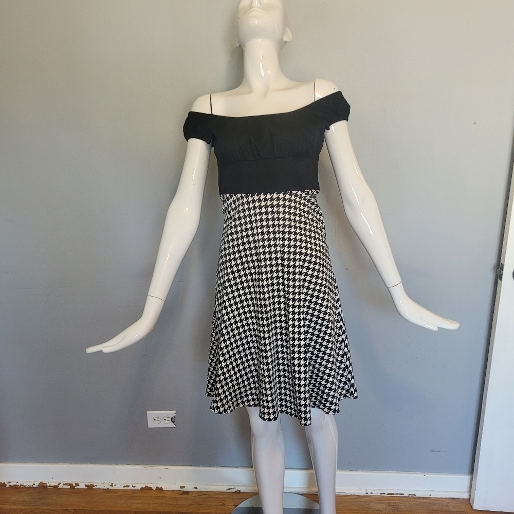 Sucrefas Off The Shoulder Houndstooth Dress, VGUC, Size S